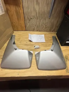 19169742 Gm Genuine 2007-2009 Chevrolet Tahoe Ltz Splash Guards Molded Painted