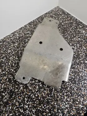 15847584 Gm Genuine Parts Steeing Linkage Shield