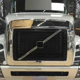 Tv-1104 Trux Bug Deflector And Grill Surround For 2003 Vn 630/670/780 Volvo